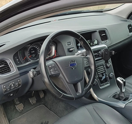 Volvo V60 cena 46500 przebieg: 197000, rok produkcji 2016 z Pyzdry małe 667